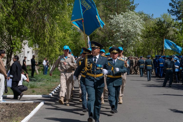 Сила духа и голос Победы: в Павлодаре прошёл областной смотр строя и песни