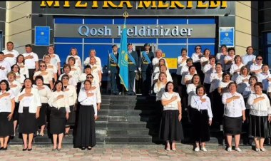 Екібастұздағы білім беру ұйымдарының басшылары Мемлекеттік Әнұранды бірге орындады