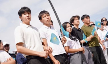 В Павлодаре торжественно подняли Государственный флаг РК