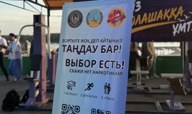 Павлодарцы дружно исполнили гимн на набережной