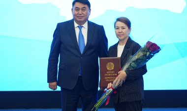 Павлодарда мемлекеттік қызметшілер күніне орай үздіктер марапатталды