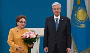 Мемлекет басшысы бір топ журналистерді марапаттады