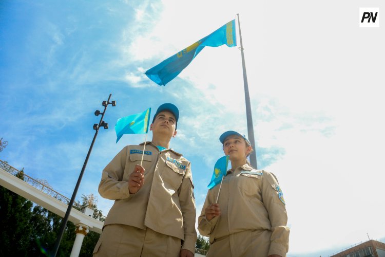 Молодежь Павлодара выразила уважение к государственным символам Казахстана