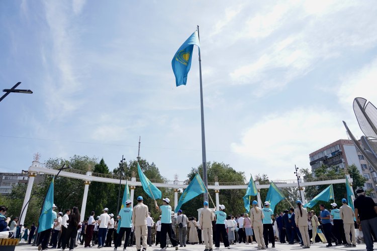 Көк Ту көкке көтерілді: Павлодарда Мемлекеттік рәміздер күні аталып өтті