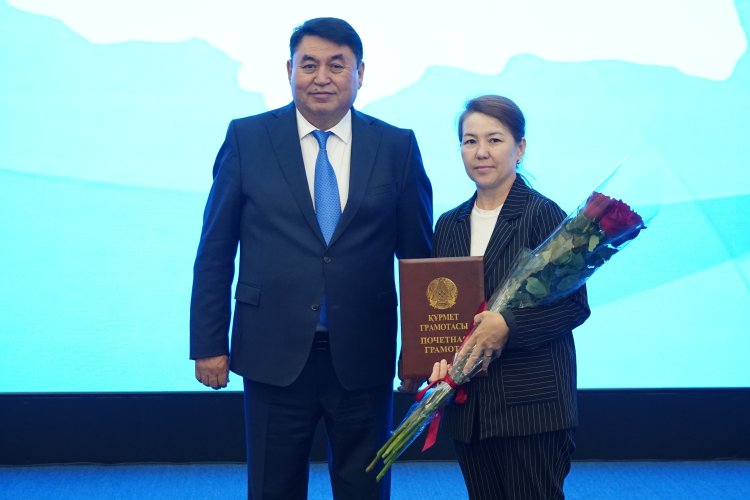 Павлодарда мемлекеттік қызметшілер күніне орай үздіктер марапатталды
