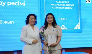Павлодар облысында Ата Заңның арнайы баслымын табыстау рәсімі өтті
