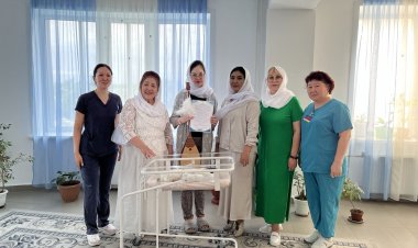 Павлодарда Домбыра күні дүниеге келген сәбиге домбыра сыйға тартылды