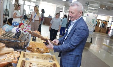 Ақсулық шеберлер қолмен жасалған ағаш шахматты көпшілік назарына ұсынды