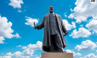 История одного памятника: Сократ Великой степи