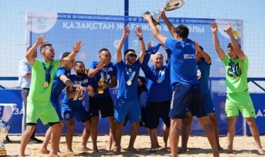 Хасар Хабылбеков жағажай футболынан чемпион атанған «Арман» командасын қабылдады