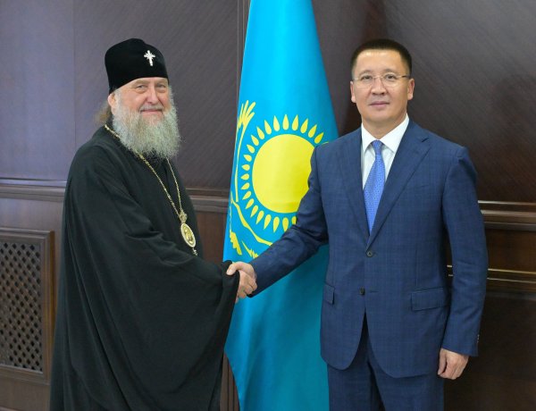Аким Павлодарской области встретился с главой православной церкви Казахстана