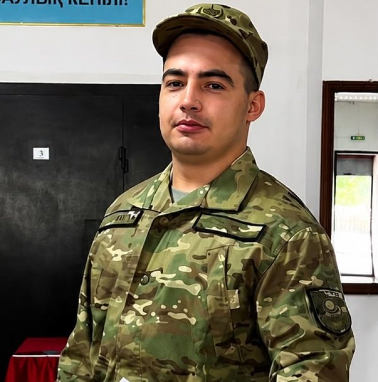 Утро дня рождения военнослужащий начал с голосования в Павлодаре