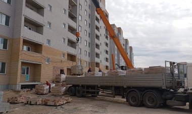 Асайын Байханов Ақсудағы құрылысы ұзаққа созылған тұрғын үйдің жай-күйін тексерді