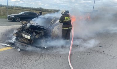 Екібастұз – Павлодар тас жолында жол апатынан кейін көлік өртенді