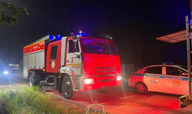 Павлодарда өрт сөндірушілер жанып жатқан үйден екі газ баллонын алып шықты