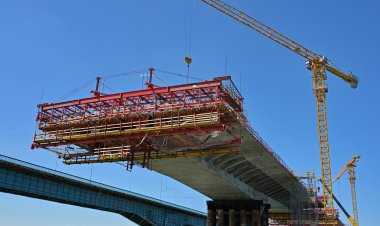 Две стороны нового моста через Иртыш соединят в октябре