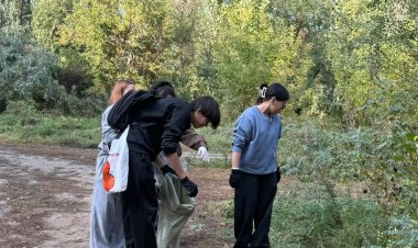 Павлодарда еріктілер Усолка өзенінің жағасынан қоқыс жинады