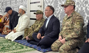 Қорғаныс министрі қаза тапқан әскери қызметшілердің отбасыларына барды