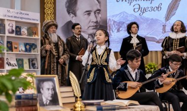 В павлодарской школе почтили память Мухтара Ауэзова