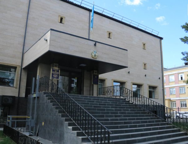Школьников впустили в главное хранилище истории Павлодарской области