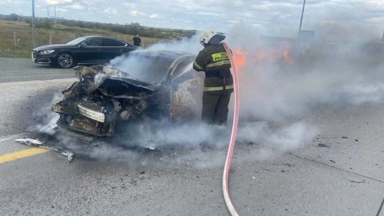 Екібастұз – Павлодар тас жолында жол апатынан кейін көлік өртенді