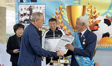 Павлодарда қоғам қайраткерінің мерейтойы футбол алаңында аталып өтті