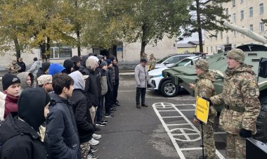 Әскер өмірінен бір күн: павлодарлық оқушылар сарбаздармен кездесті