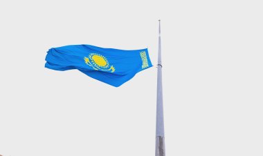 Павлодарда Республика күні Мемлекеттік Туды көтеру рәсімінен басталды