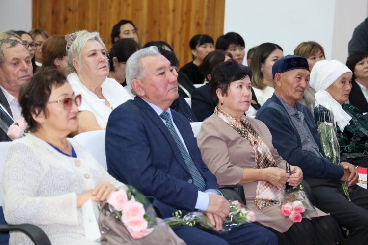 Павлодар ауданында ұстаздар мен білім саласының ардагерлеріне құрмет көрсетілді